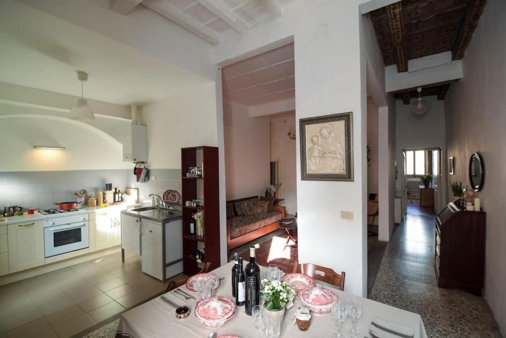 Cozy Apartment With Private Garden - City Center - فلورنس المظهر الخارجي الصورة